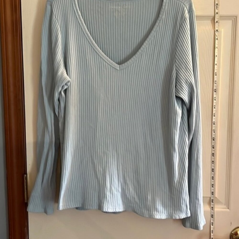 ribbed knit light blue V-neck, long sleeve shirt